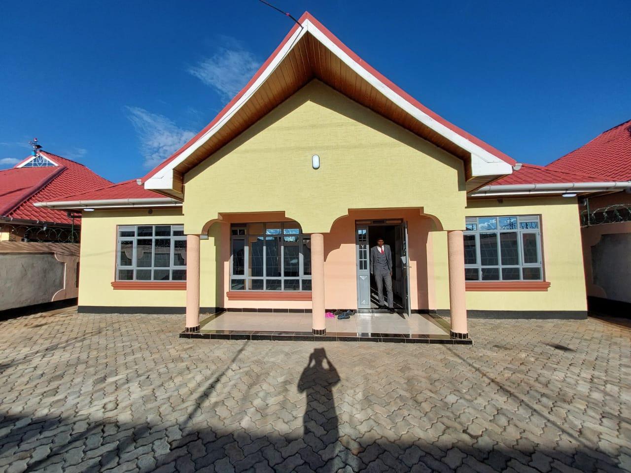3 Bedroom Master ensuite bungalow on sale in Kenyatta Road